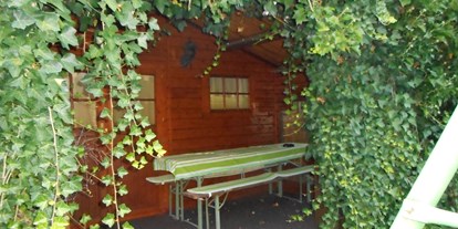 Monteurwohnung - Küche: eigene Küche - Spalt - Gartenlaube mit Grillplatz - Ferienwohnung für Monteure/Arbeiter Weidhausser Gunzenhausen