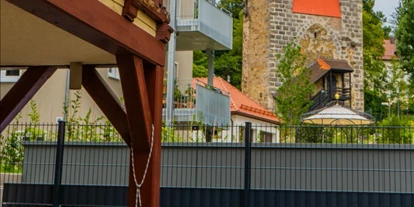 Monteurwohnung - Art der Unterkunft: Apartment - Baden-Württemberg - Großzügige Terrasse mit Blick auf Königsturm.  - OSTERTAG Michael