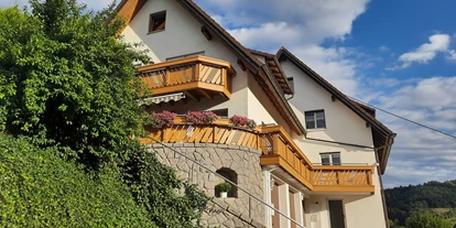 Monteurwohnung - Bettwäsche: Bettwäsche inklusive - Schwarzwald - Außenansicht des Hauses - Haus am Schroffen