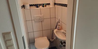 Monteurwohnung - Küche: eigene Küche - Oppenau - Große Wohnung:
Separates WC - Haus am Schroffen