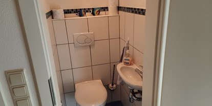 Monteurwohnung - Bettwäsche: Bettwäsche inklusive - PLZ 77830 (Deutschland) - Große Wohnung:
Separates WC - Haus am Schroffen
