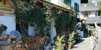 Monteurwohnung - Küche: eigene Küche - Krün - Das Monteurzimmer in Garmisch-Partenkirchen von außen - Horst