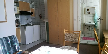 Monteurwohnung - Küche: eigene Küche - Schadewitz - Mini Wohnung
Futonbett befindet sich im Vorraum
 -Aufbettung möglich - Röderschänkenhof