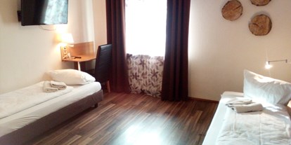 Monteurwohnung - TV - PLZ 67311 (Deutschland) - Schlafzimmer mit Einzelbetten - Moderne Monteurunterkunft mit Highspeed Internet