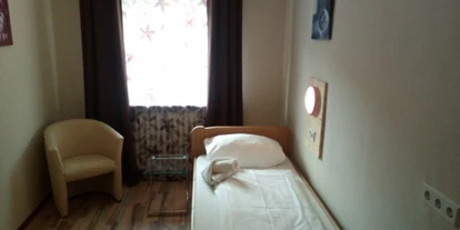 Monteurwohnung - Einzelbetten - Standenbühl - Schlafzimmer mit Einzelbetten - Moderne Monteurunterkunft mit Highspeed Internet
