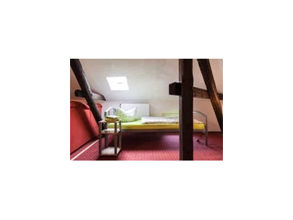 Monteurwohnung - Bettwäsche: Bettwäsche inklusive - Schraplau - gemütliches Mehrbettzimmr,sehr ruhig gelegen - Pension Riel