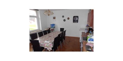 Monteurwohnung - PLZ 06114 (Deutschland) - unsere große und gut ausgestattete Küche ,mit Dart möglichkeiten, wird auch sehr gerne Sylvester für Party u.s.w. gebucht - Pension Riel