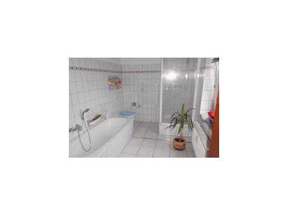 Monteurwohnung - Zimmertyp: Einzelzimmer - Volkstedt - Badezimmer mit Fenster - Pension Riel