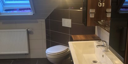 Monteurwohnung - Badezimmer: Gemeinschaftsbad - Ostfriesland - Bad, Obergeschoß - Hans Neemann