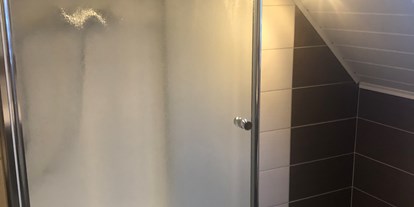 Monteurwohnung - Zimmertyp: Doppelzimmer - Krummhörn - Dusche, Obergeschoß - Hans Neemann
