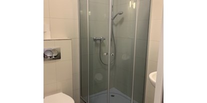 Monteurwohnung - Badezimmer: eigenes Bad - Erftstadt Kierdorf - MOMOMOTEL