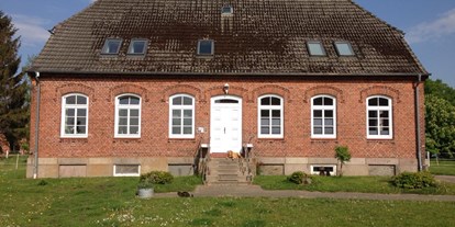 Monteurwohnung - Küche: eigene Küche - Bad Schwartau - Bauernhaus - Mo-Wo Lübeck / Ratzeburg / Wismar mit kompl. Küche für 4 Personen 