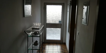Monteurwohnung - Küche: eigene Küche - Nomborn - Flur mit Eingang - Dietmar Stern