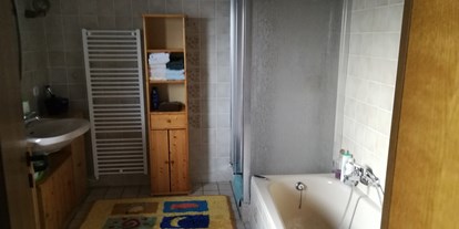 Monteurwohnung - Kühlschrank - PLZ 35799 (Deutschland) - Badezimmer der Monteurwohnung Runkel - Dietmar Stern