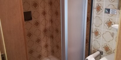 Monteurwohnung - Zimmertyp: Doppelzimmer - Dornstetten - Bad mit Dusche - Zimmervermietung Hoferer