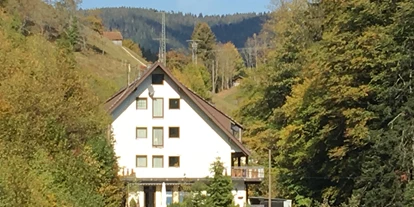 Monteurwohnung - Bettwäsche: Bettwäsche gegen Gebühr - Schwarzwald - Außenansicht - Zimmervermietung Hoferer
