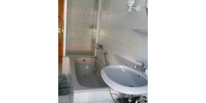 Monteurwohnung - Badezimmer: Gemeinschaftsbad - Laar - Badezimmer - Hof Klemp