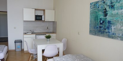 Monteurwohnung - Kühlschrank - Arnstadt - Upgrade zu Unseren Appartement mit eigener Küche möglich - Monteur-Apartments für 2-4 Personen in zentraler Lage in Erfurt