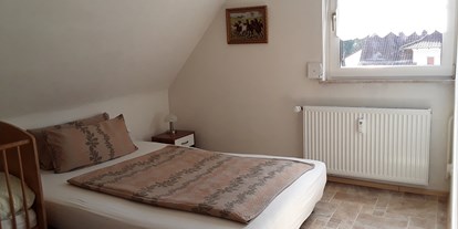 Monteurwohnung - Kühlschrank - PLZ 36110 (Deutschland) - 2. Schlafzimmer - Bett mit 1,40 x 2,00 Meter - Ferienwohnung-Fulda
