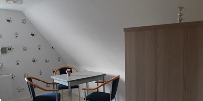 Monteurwohnung - Zimmertyp: Doppelzimmer - Fulda Neuenberg - Esstisch in der Küche - Ferienwohnung-Fulda