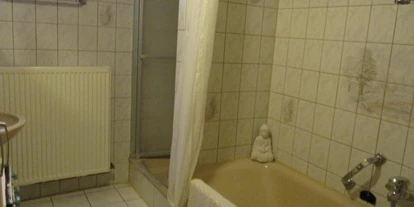 Monteurwohnung - Badezimmer: eigenes Bad - Leitzweiler - Badezimmer der Monteurwohnung Hunsrück - Haus Bischoff