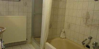 Monteurwohnung - Badezimmer: eigenes Bad - Hunsrück - Badezimmer der Monteurwohnung Hunsrück - Haus Bischoff