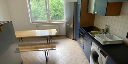 Monteurwohnung - Küche: Küchenmitbenutzung - PLZ 22309 (Deutschland) - Küche mit Essbereich - ZIMMER AUF ZEIT 