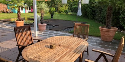 Monteurwohnung - Kaffeemaschine - PLZ 21629 (Deutschland) - Überdachte Terrasse zur alleinigen Nutzung für Gäste - Gemütliches Zimmer mit Küche, Bad und Terrasse