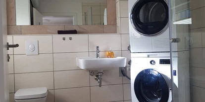 Monteurwohnung - Waschmaschine - Stücken - Badezimmer EG - Gästehaus Trebbin