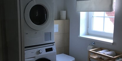 Monteurwohnung - Küche: eigene Küche - Esgrus - Duschbad mit Waschmaschine und Trockner - Juhlsgaard - FeWo Speeldeel