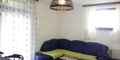Monteurwohnung - Bettwäsche: Bettwäsche inklusive - PLZ 9300 (Österreich) - Wohnzimmer mit Essbereich - Appartements Kubisko