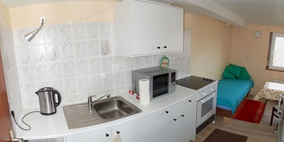 Monteurwohnung - Zimmertyp: Einzelzimmer - Bärenbach (Rhein-Hunsrück-Kreis) - Küche mit Küchenzeile - Monteurwohnung Tiefenbach