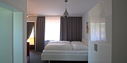 Monteurwohnung - Bettwäsche: Bettwäsche inklusive - Teutoburger Wald - Grosses Doppelzimmer - Gästehaus am Park