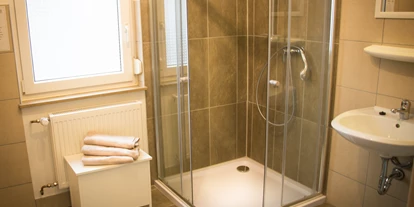 Monteurwohnung - Badezimmer: Gemeinschaftsbad - Wehrheim - Unterkunft4You Häuser Wohnungen Zimmer