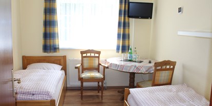 Monteurwohnung - Göttin - Schlafzimmer mit getrennten Betten - Monteurzimmer Elmenhorst  ab 5 Pers. 14€