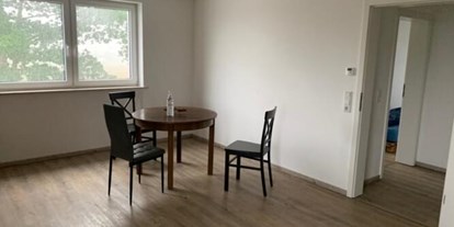 Monteurwohnung - Kühlschrank - Reichstädt - Essbereich - Monteur Wohnung 2 Schlafplätze 