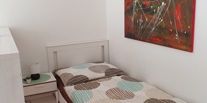 Monteurwohnung - Zimmertyp: Doppelzimmer - Rüstorf - 3 Bettzimmer Whg 1 Einzelbett - Monteurzimmer Hostel Akdemir