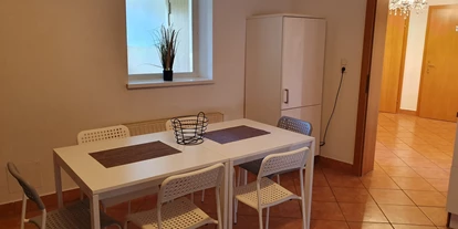 Monteurwohnung - Küche: Gemeinschaftsküche - Franzeneck - Essbereich Whg 1 - Monteurzimmer Hostel Akdemir