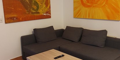 Monteurwohnung - TV - Obermeggenbach - Wohnzimmer Whg 1 - Monteurzimmer Hostel Akdemir