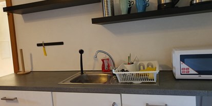 Monteurwohnung - Kühlschrank - Hausruck - Küche Whg 1 - Monteurzimmer Hostel Akdemir