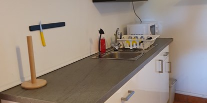 Monteurwohnung - Zimmertyp: Mehrbettzimmer - Oberösterreich - Küche Whg 1 Arbeitsplatte - Monteurzimmer Hostel Akdemir