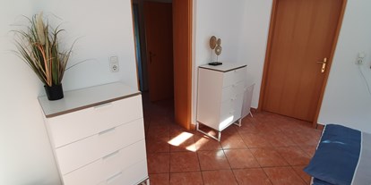Monteurwohnung - Badezimmer: Gemeinschaftsbad - Rüstorf - 3 Bettzimmer Whg 1 Wohnraum - Monteurzimmer Hostel Akdemir