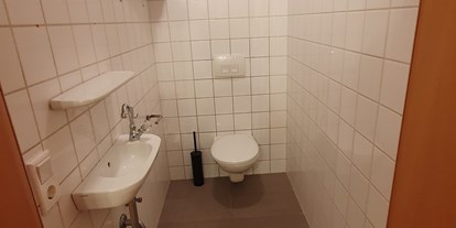 Monteurwohnung - Kottingaistersheim - WC Whg 1 - Monteurzimmer Hostel Akdemir
