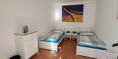 Monteurwohnung - Bettwäsche: Bettwäsche inklusive - Region Hausruck - Zweibettzimmer Whg 2 - Monteurzimmer Hostel Akdemir