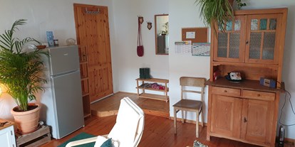 Monteurwohnung - Zimmertyp: Mehrbettzimmer - Gädheim Ottendorf - Wohnzimmer - Unser Obervolkacher Ferienhaus - die Ferienwohnung