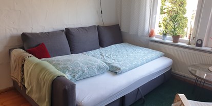 Monteurwohnung - Zimmertyp: Mehrbettzimmer - Gädheim - Ausziehcouch 140cm - Unser Obervolkacher Ferienhaus - die Ferienwohnung