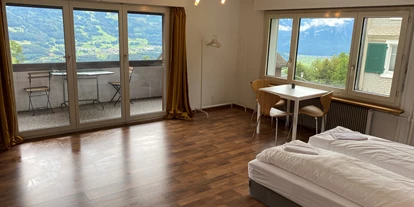 Monteurwohnung - Küche: Küchenmitbenutzung - Glarus-Stadt - Zimmer - Zimmer mit Gemeinschaftsbad und Küche