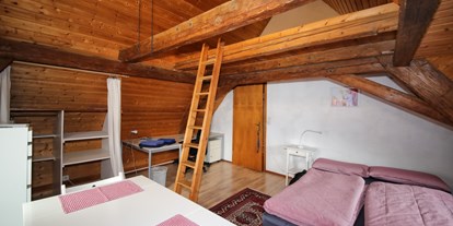 Monteurwohnung - Bettwäsche: Bettwäsche inklusive - Region Bodensee - Monteurzimmer rustikales Zimmer - Rustikales Zimmer