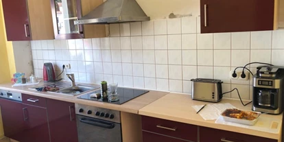 Monteurwohnung - Kühlschrank - Wetterzeube - Küche der Monteurwohnung HausZeit in Gera - Monteurwohnung