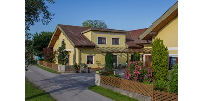 Monteurwohnung - Küche: Gemeinschaftsküche - Niederösterreich - Fordere Ansicht vom Haus - Privatzimmer & Ferienwohnungen Leeb